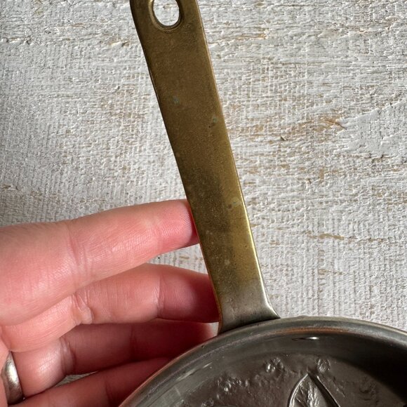 Vintage Copper and Brass Handled Molded Pan with Lemon Motive - Picture 10 of 11